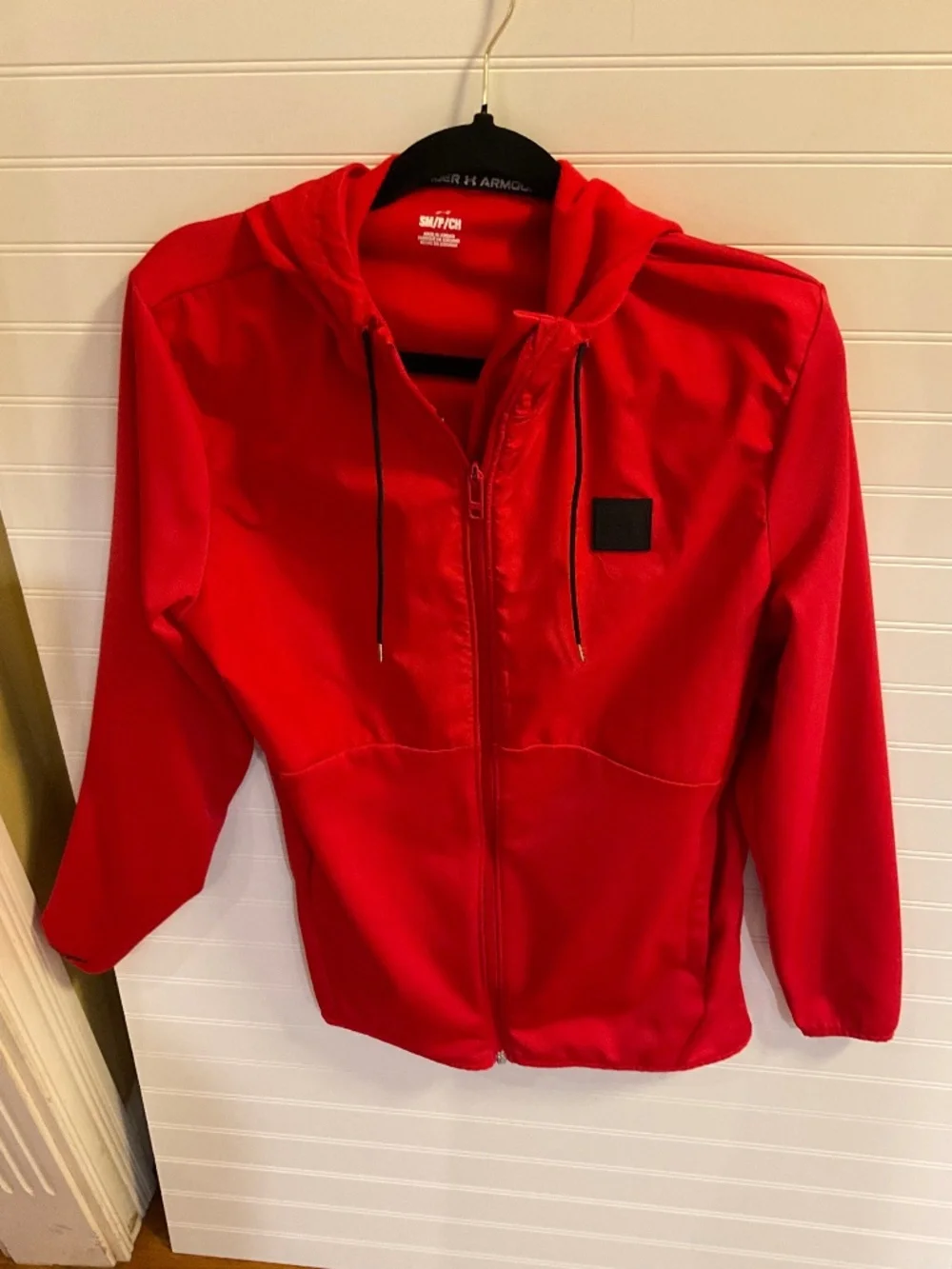 Under Armor Men’s Red Full-Zip Hooded Jacket Fleece Lined. Size: S. Pre Owned